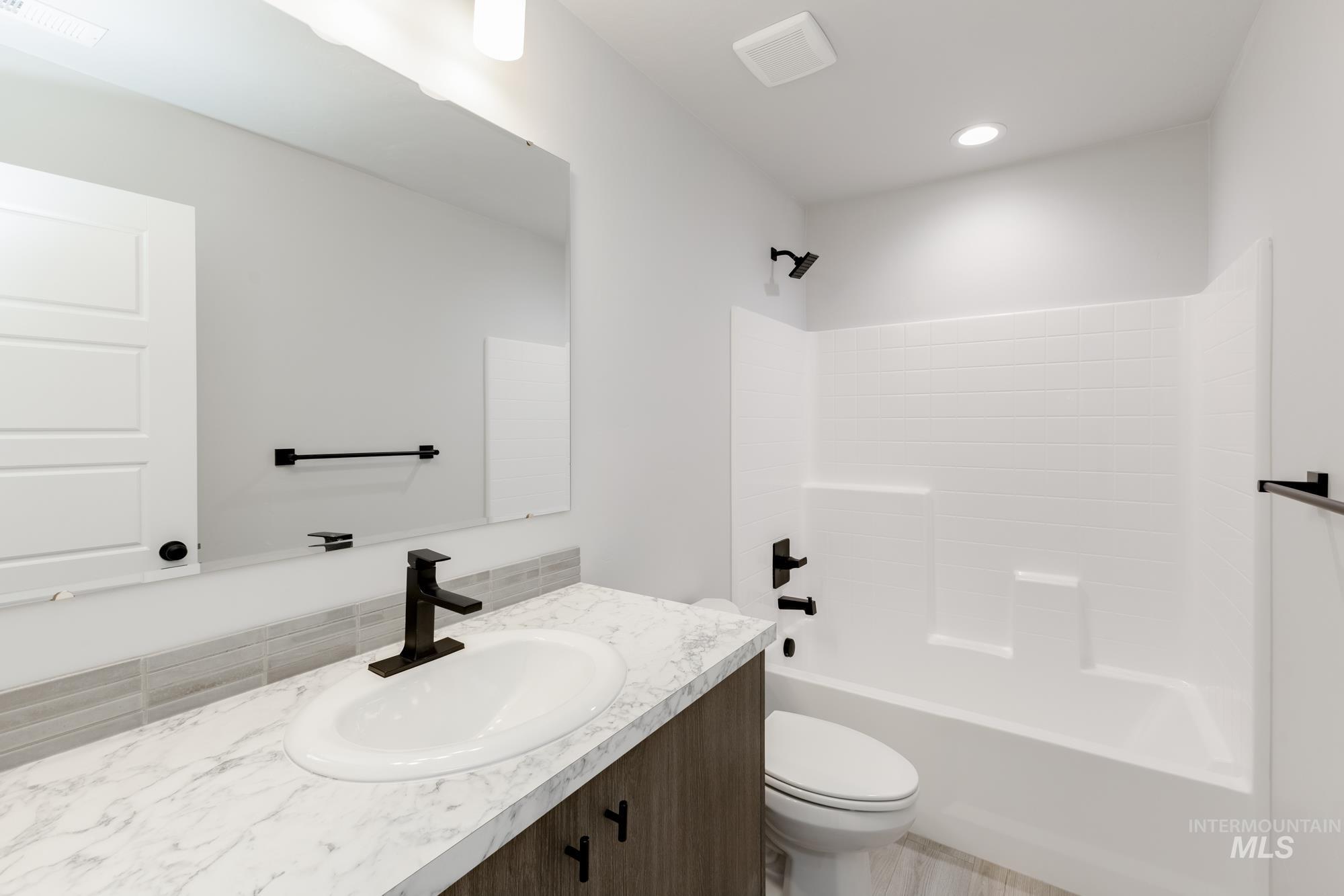 2384 N Carly Ave Property Photo 15