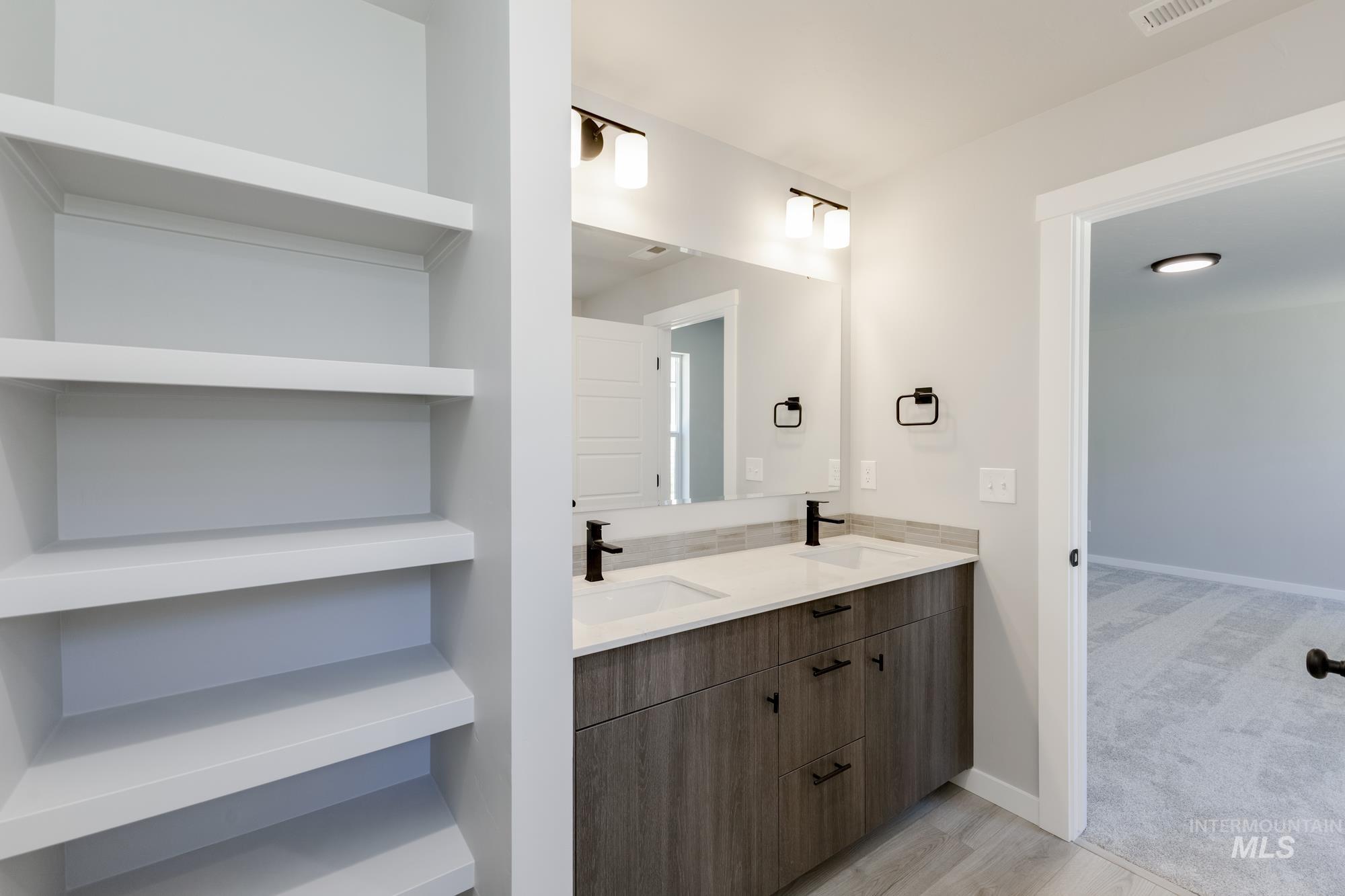 2384 N Carly Ave Property Photo 19