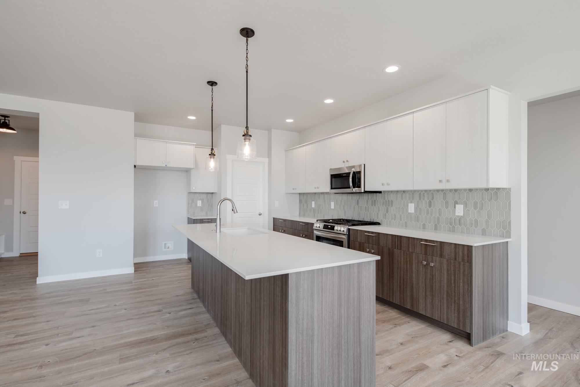 16696 Carlin Ave Property Photo 4