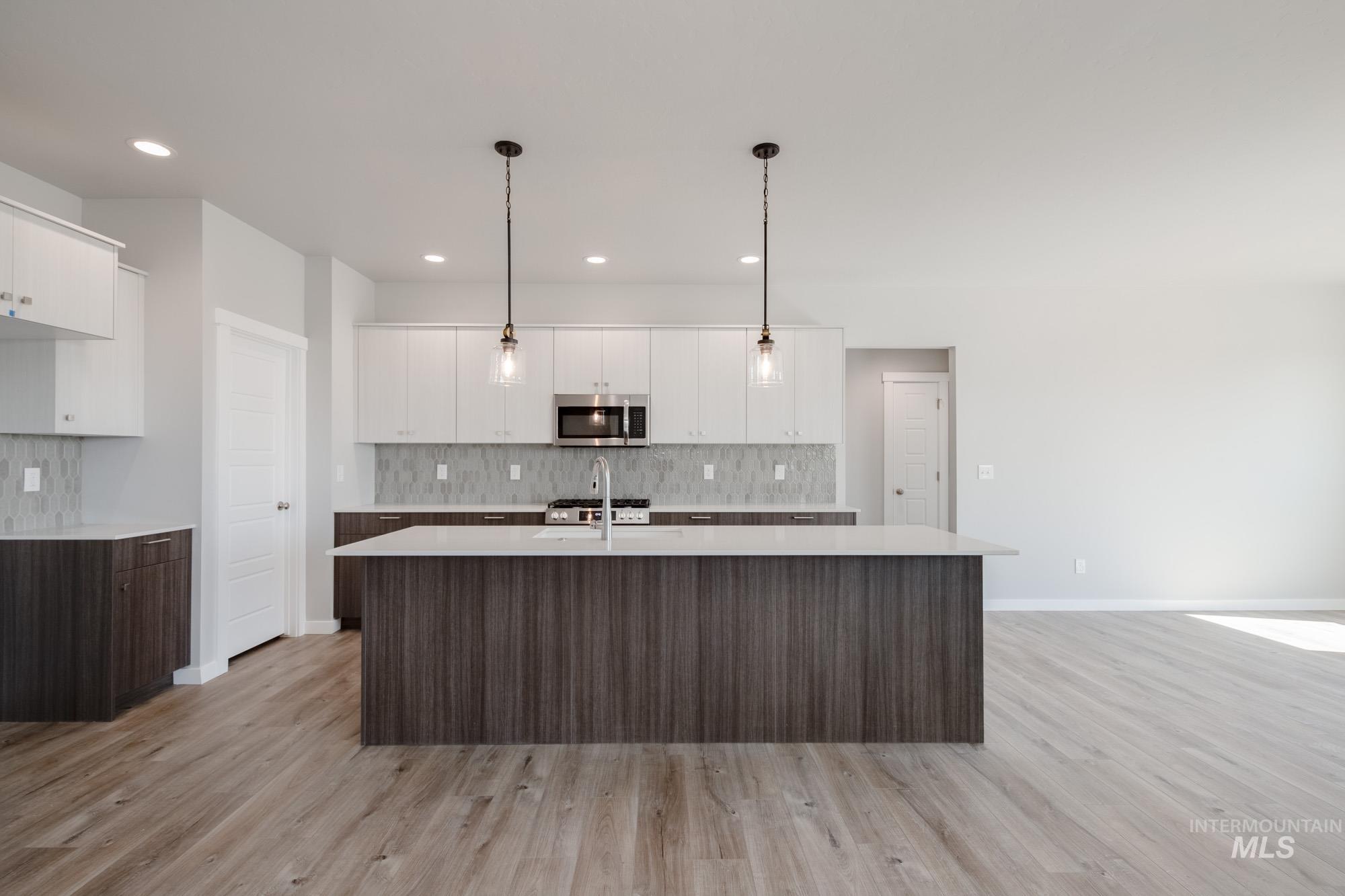 16696 Carlin Ave Property Photo 5