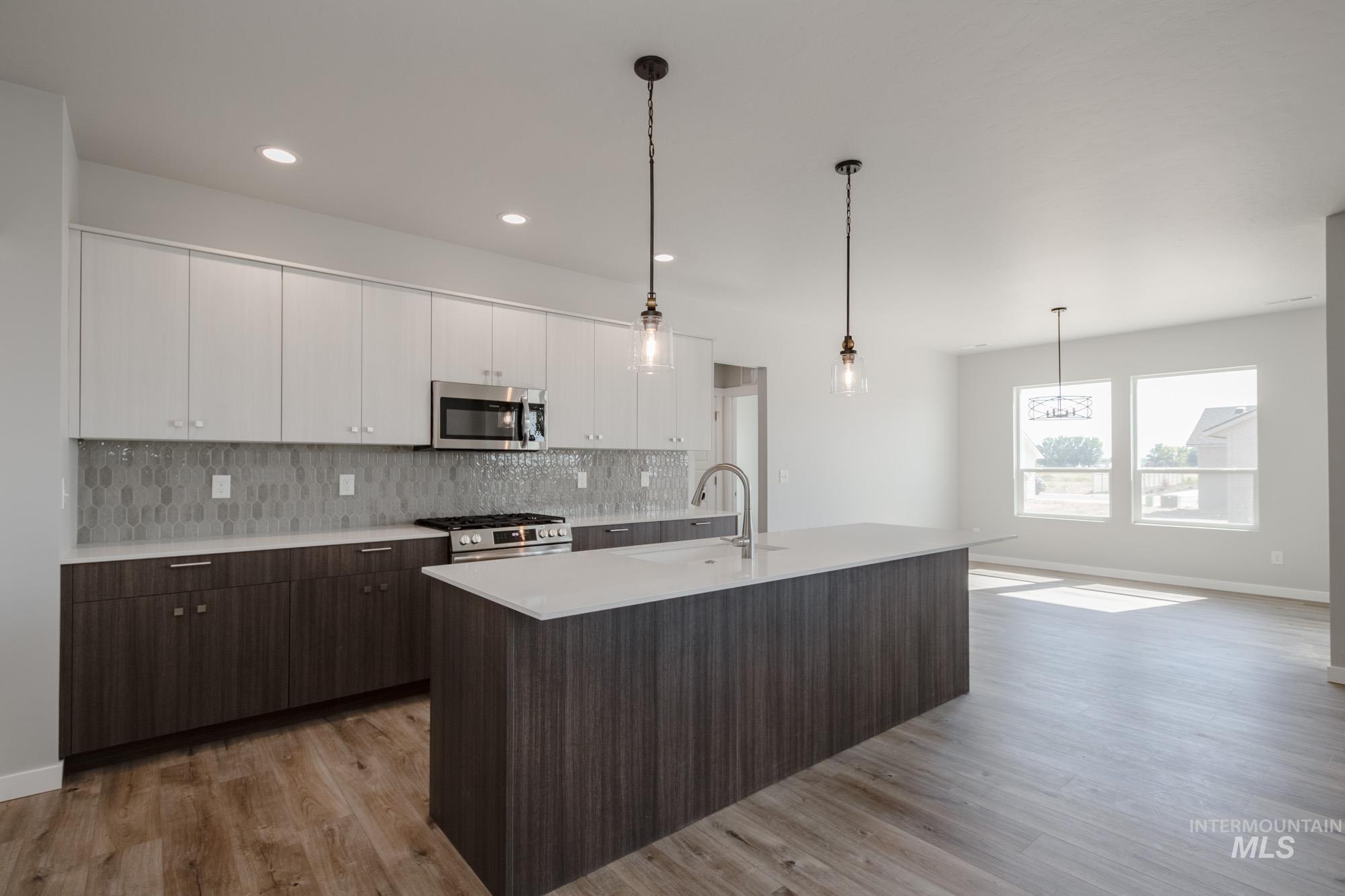 16696 Carlin Ave Property Photo 6