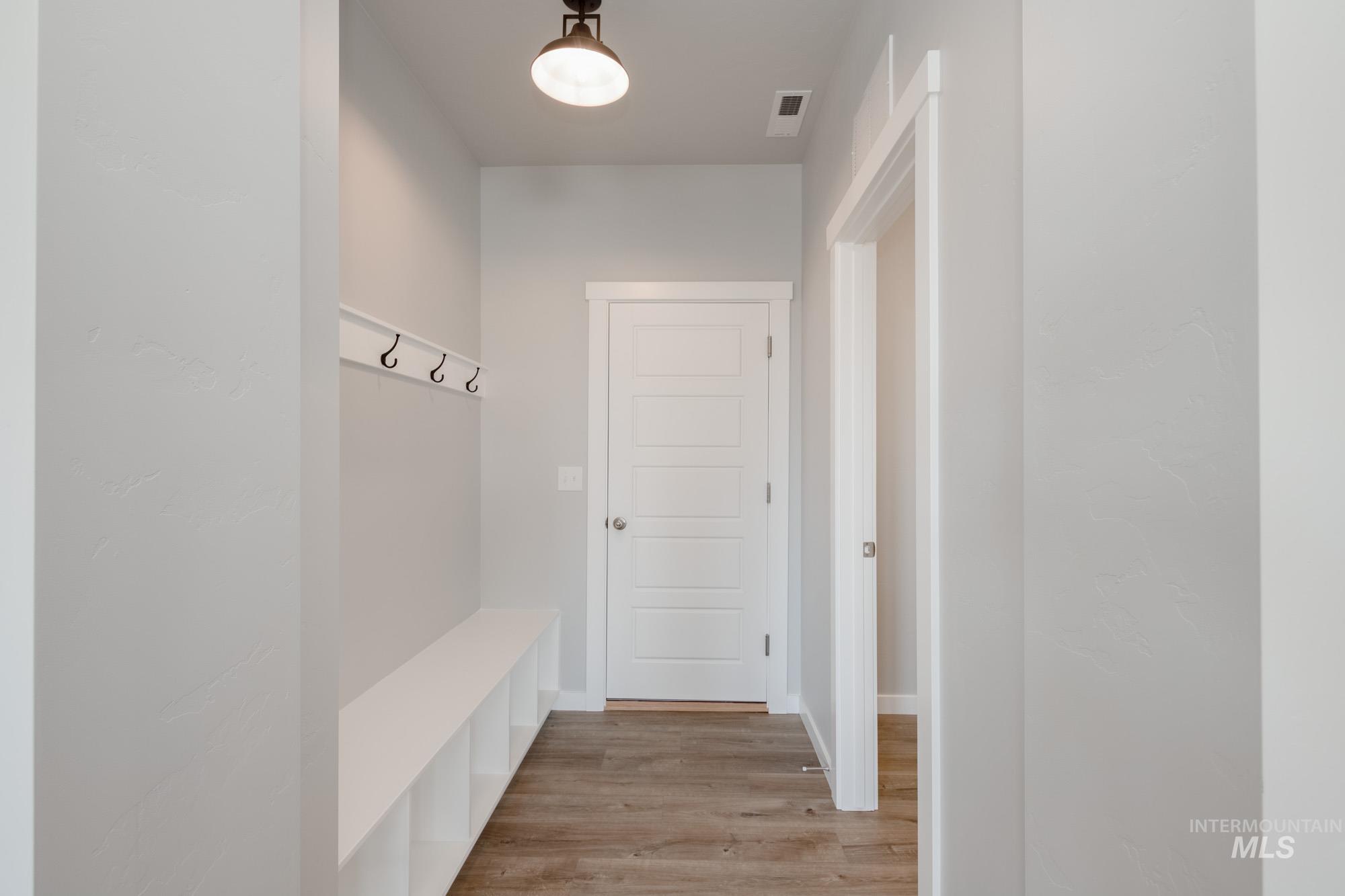 16696 Carlin Ave Property Photo 7