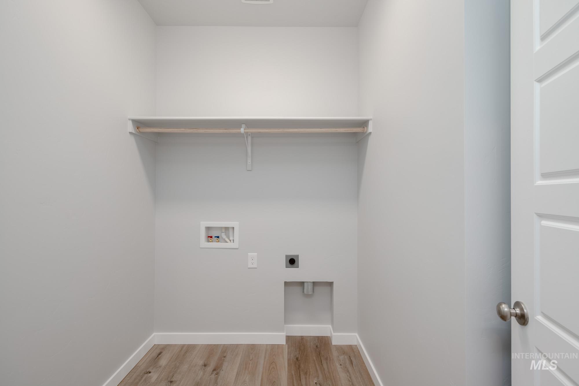 16696 Carlin Ave Property Photo 8