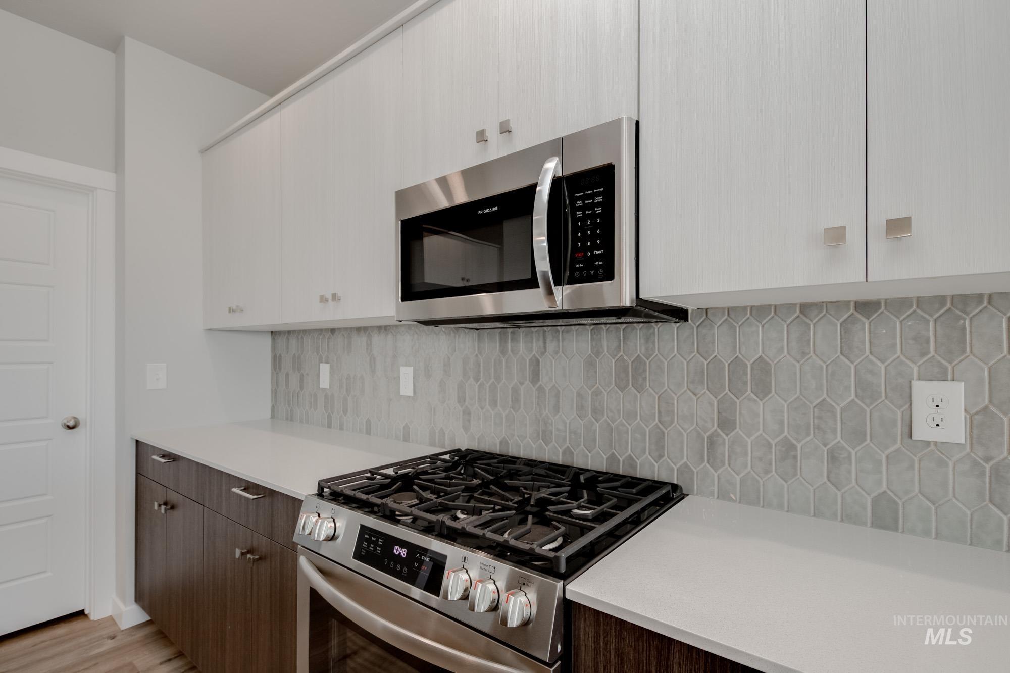 16696 Carlin Ave Property Photo 10