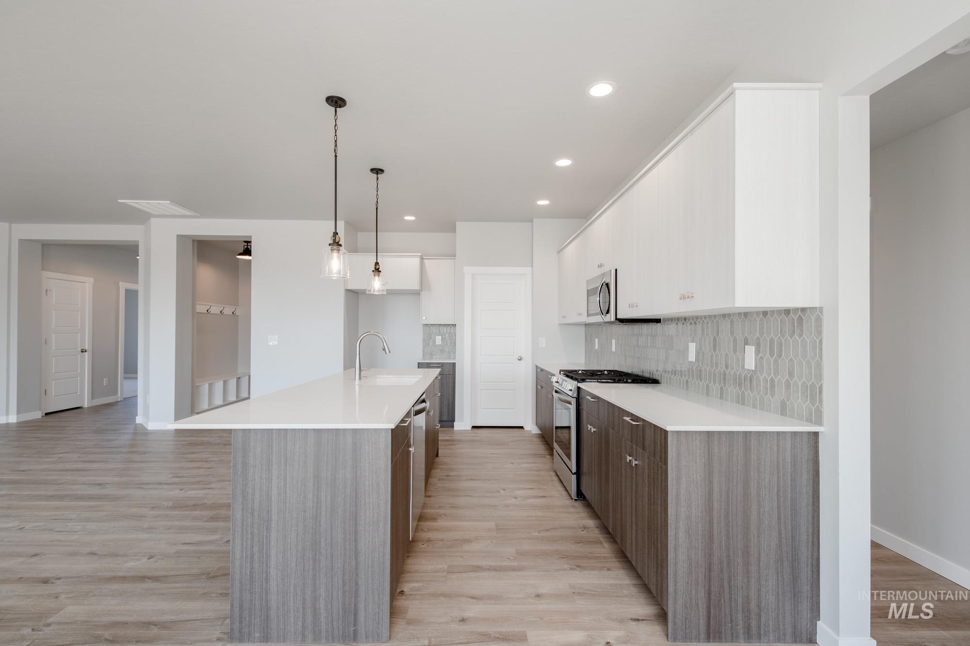 16696 Carlin Ave Property Photo 11