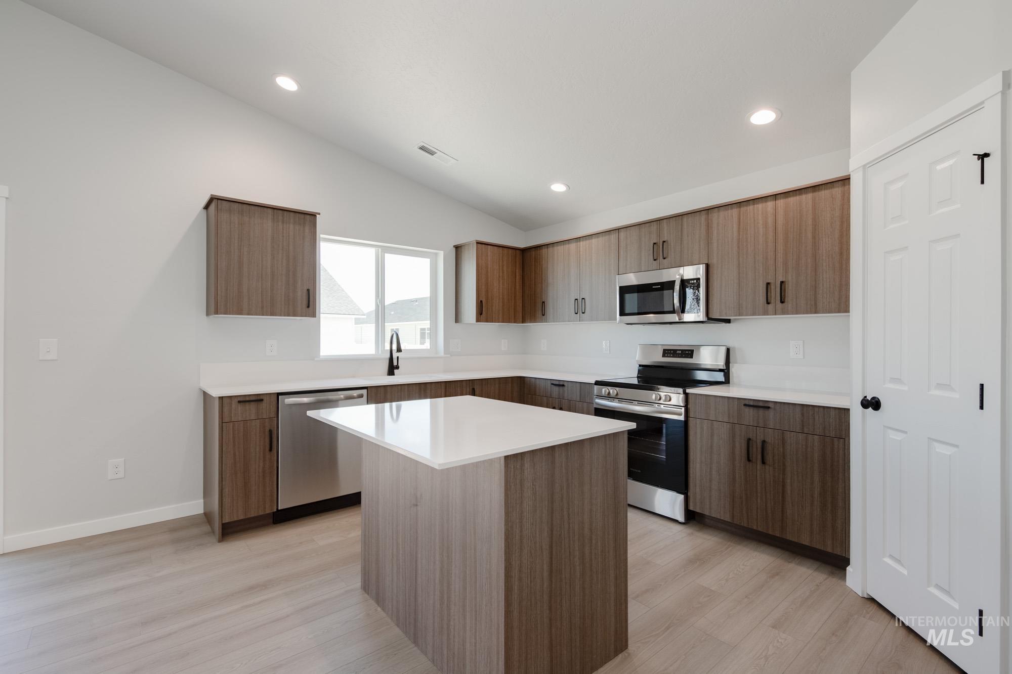 13342 Cut St Property Photo 4