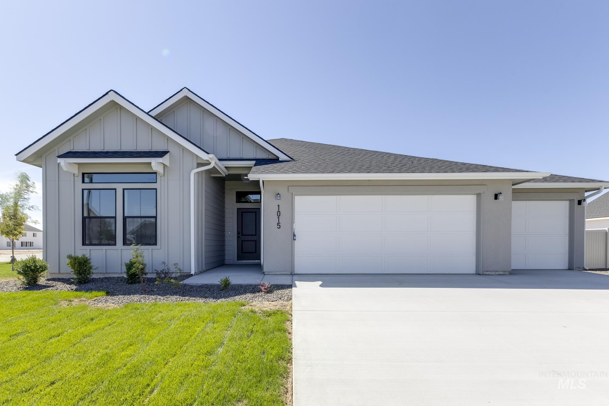 1015 E Perjue Basin Dr Property Photo 1