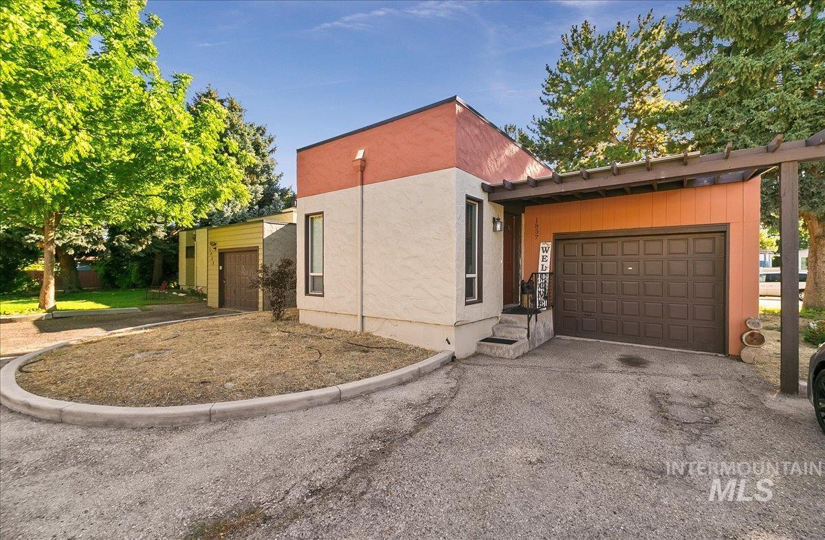 1857 S Tuesday Ln Property Photo 1