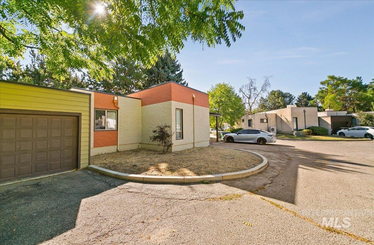 1857 S Tuesday Ln Property Photo 2