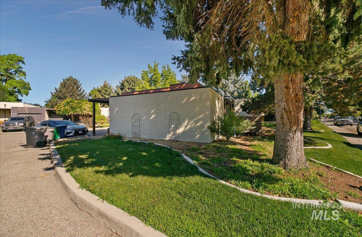 1857 S Tuesday Ln Property Photo 3