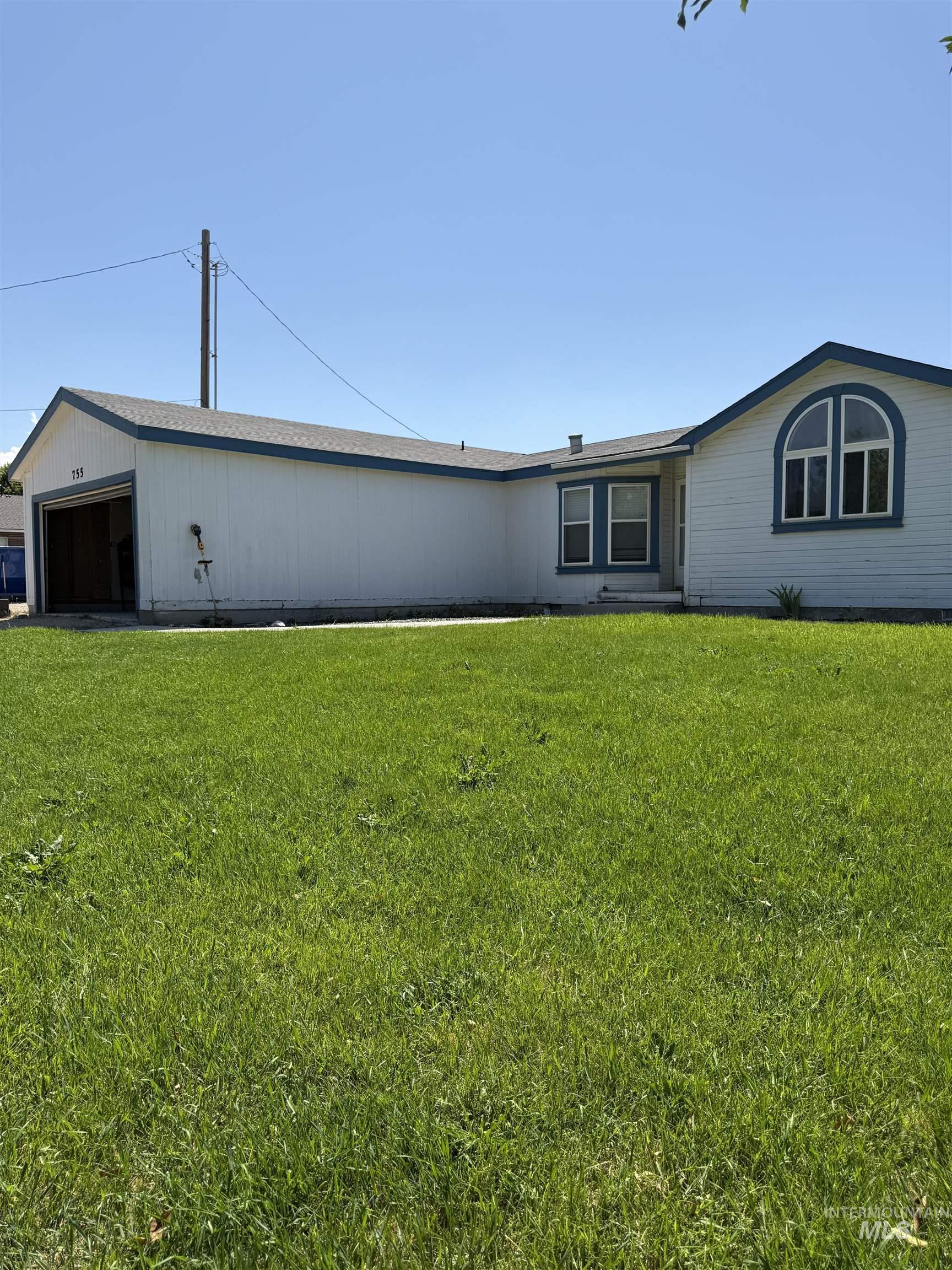 755 S Ash Property Photo 1