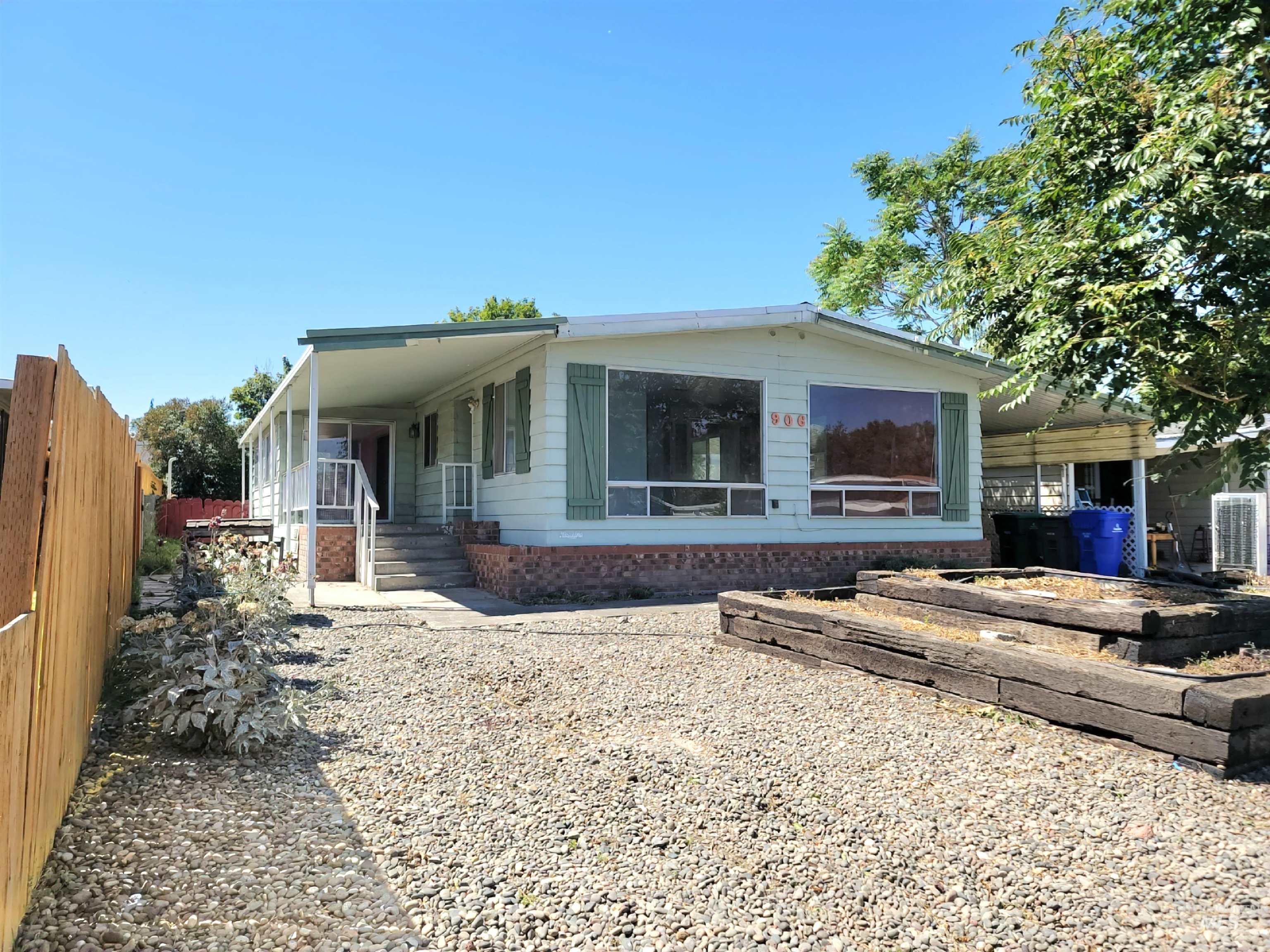 906 Hawthorne St. Property Photo 1