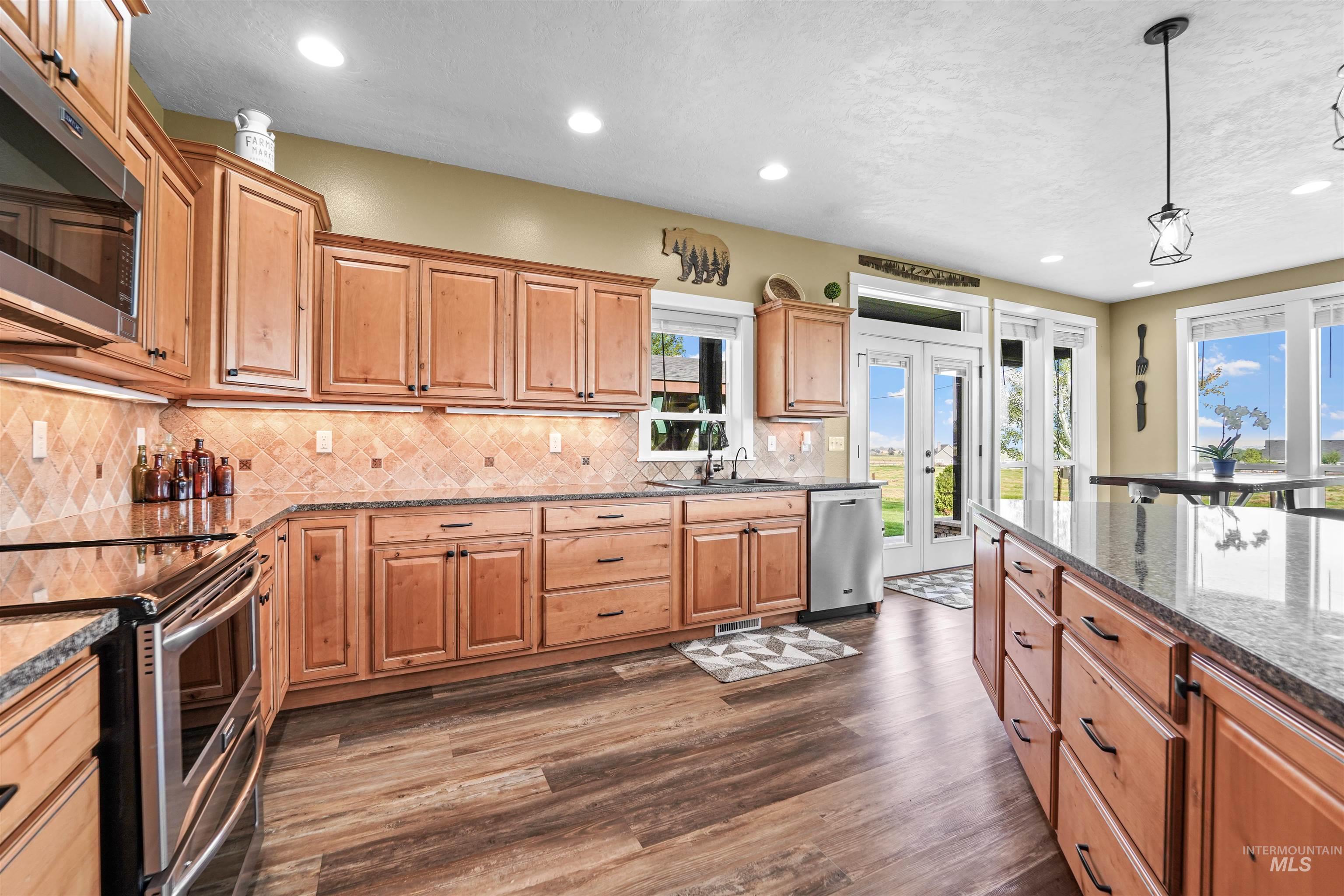 7065 Mustang Lane Property Photo 8