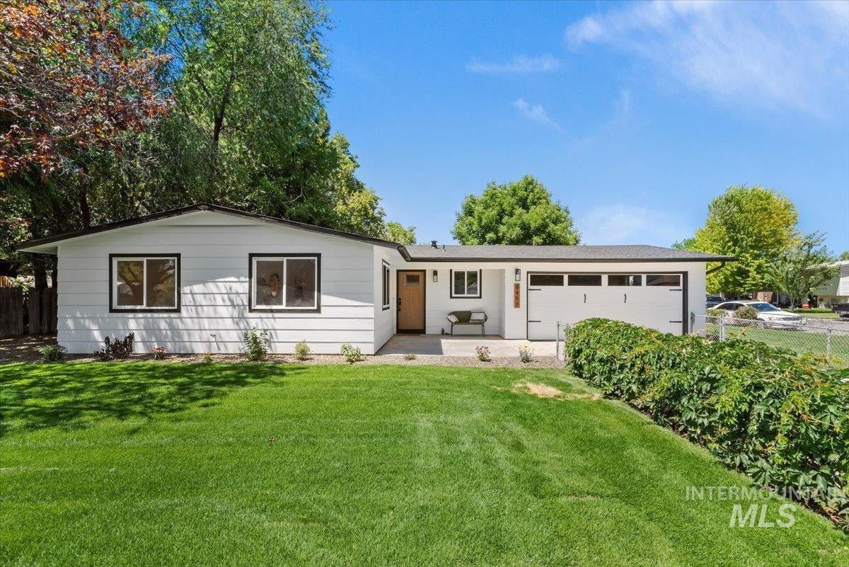 8450 W Canterbury Dr