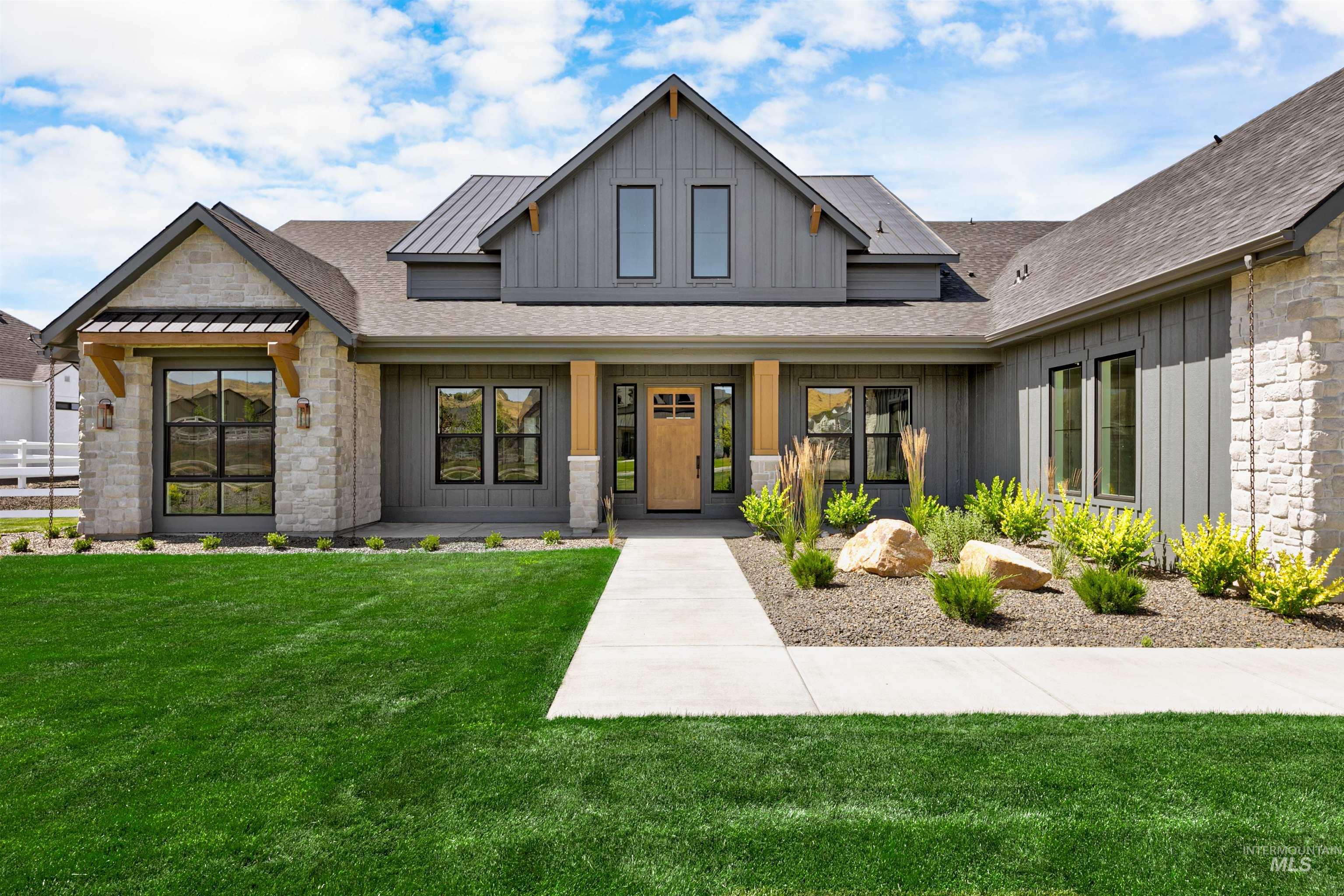 7665 W Diamond Lake Dr Property Photo 1