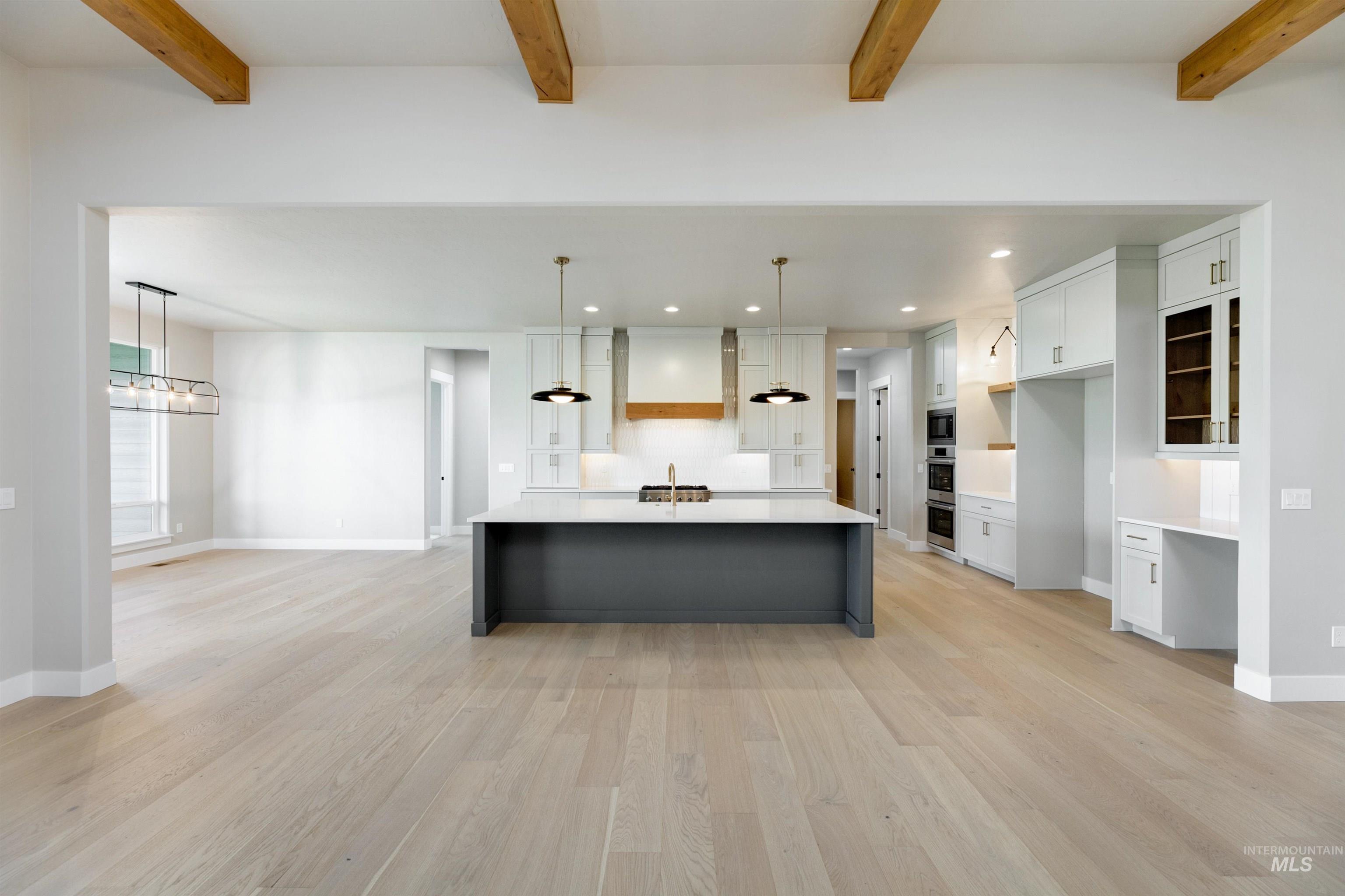 7665 W Diamond Lake Dr Property Photo 5