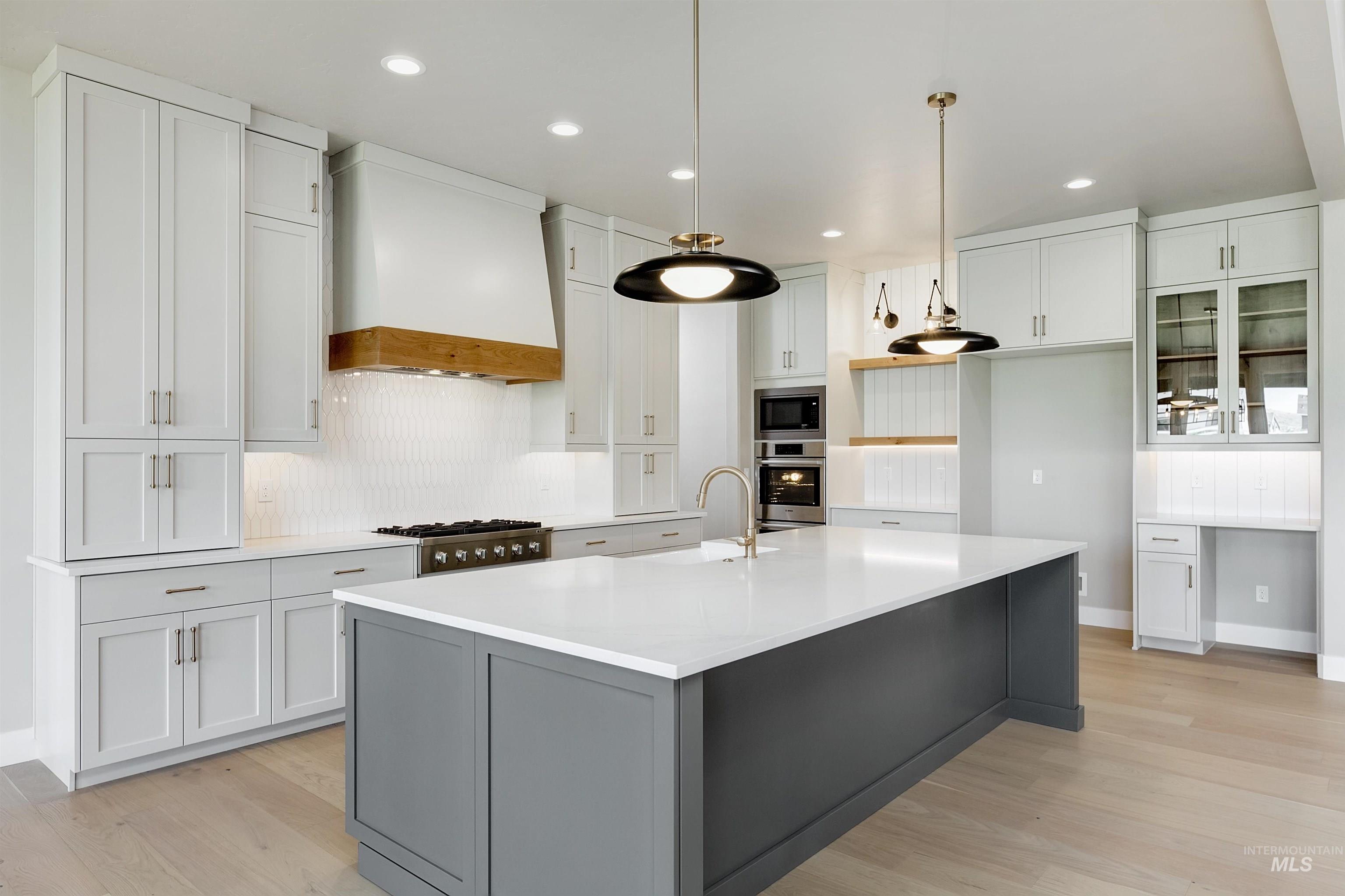 7665 W Diamond Lake Dr Property Photo 6