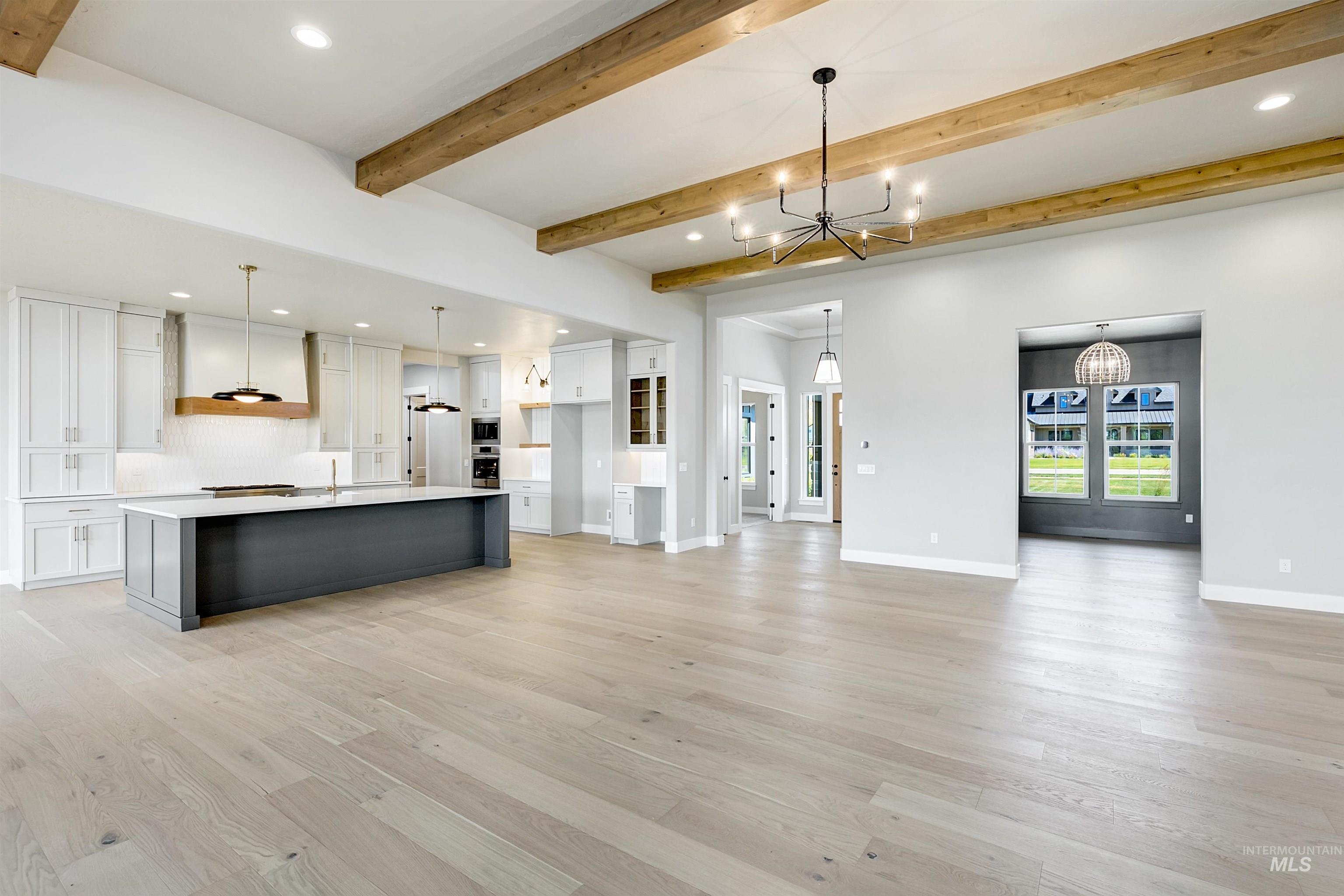 7665 W Diamond Lake Dr Property Photo 9