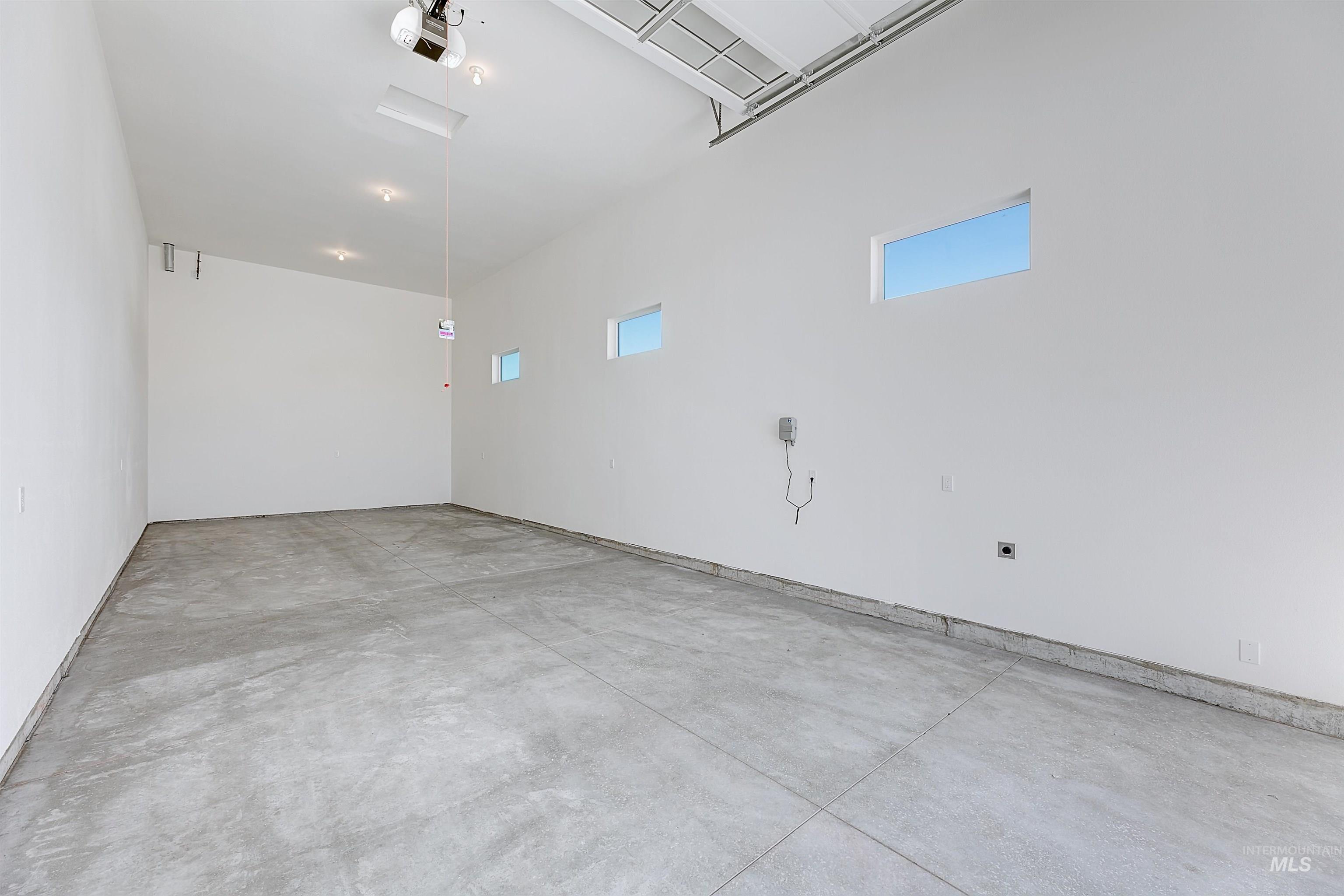 7665 W Diamond Lake Dr Property Photo 12