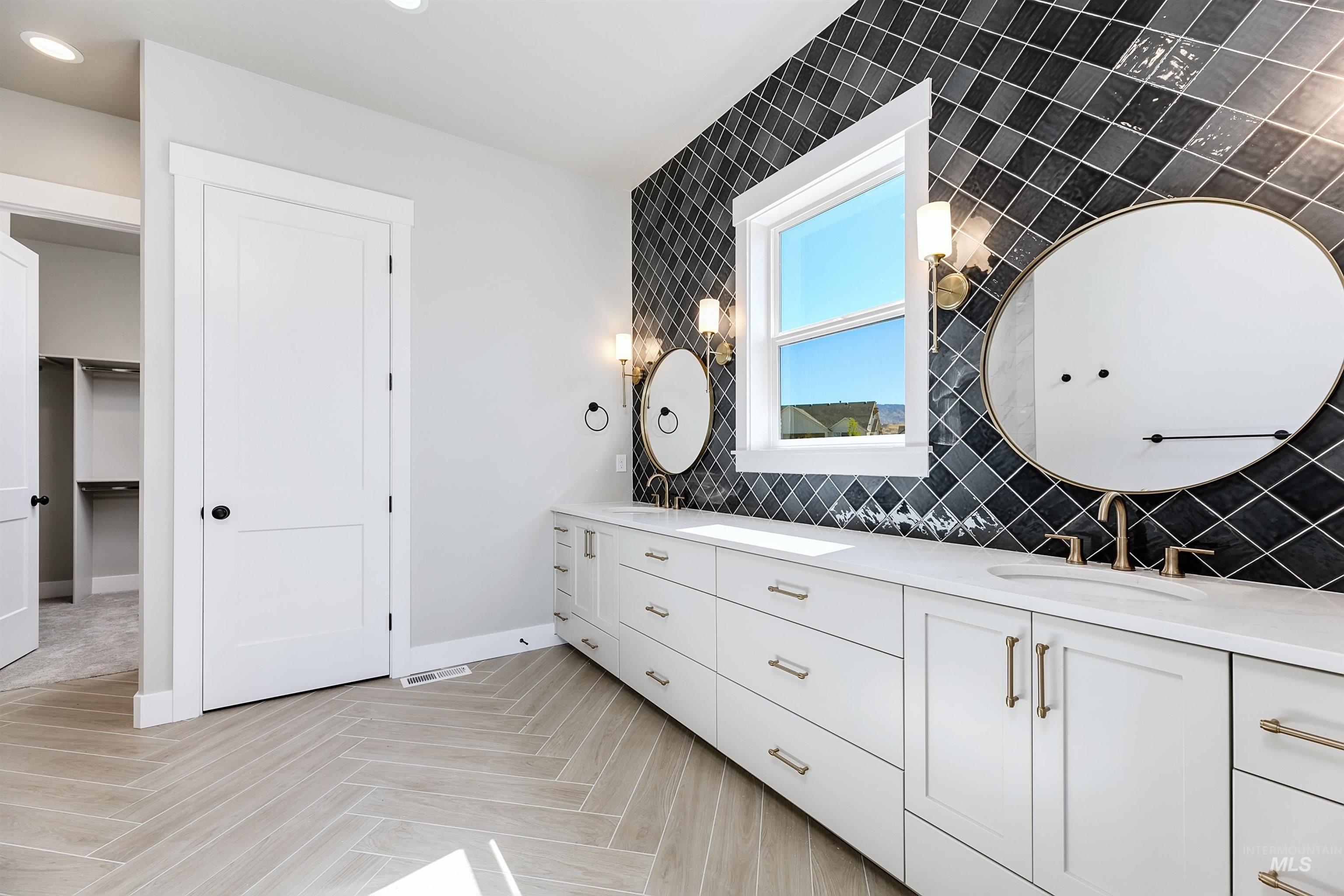 7665 W Diamond Lake Dr Property Photo 26