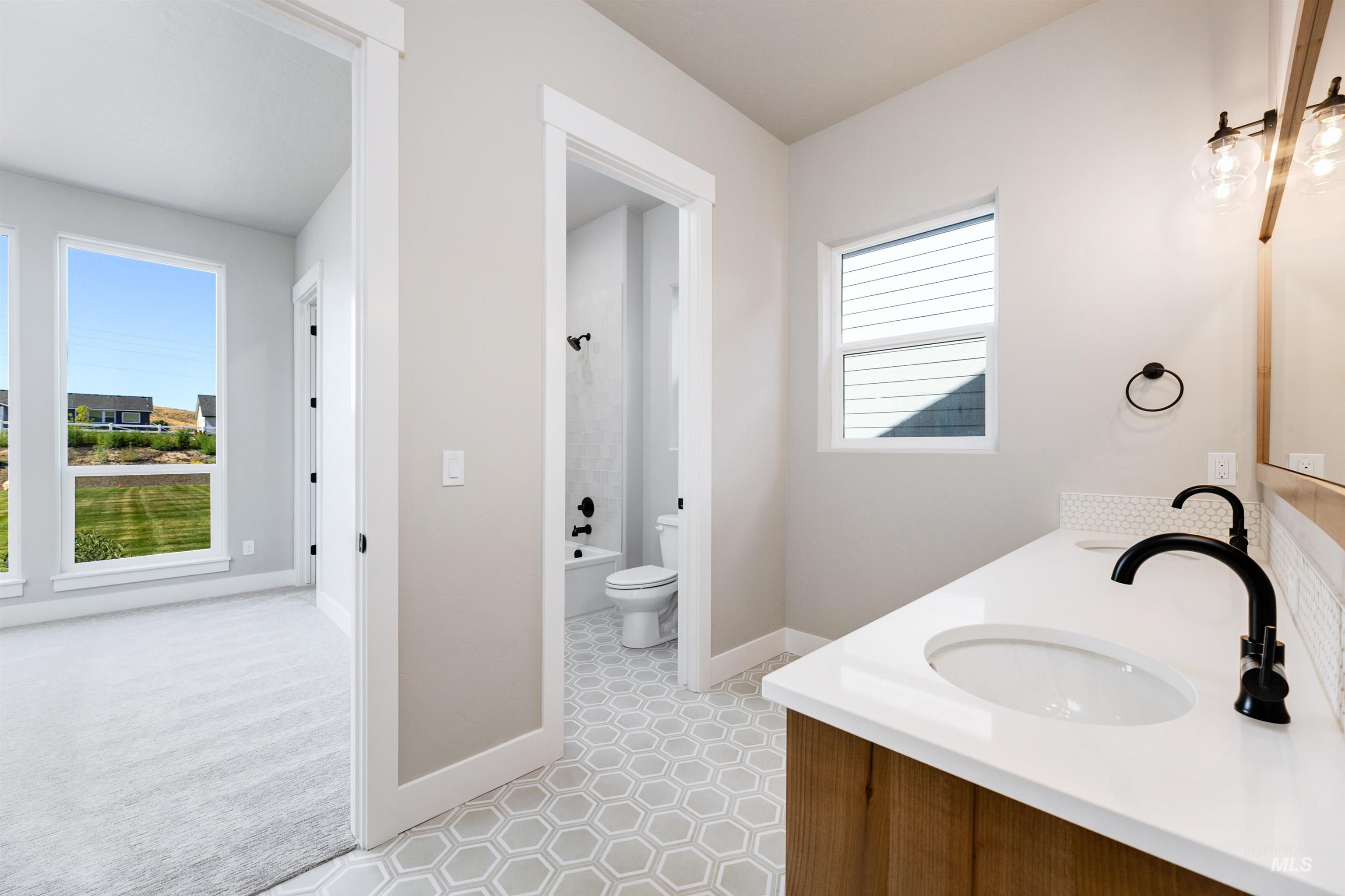 7665 W Diamond Lake Dr Property Photo 32