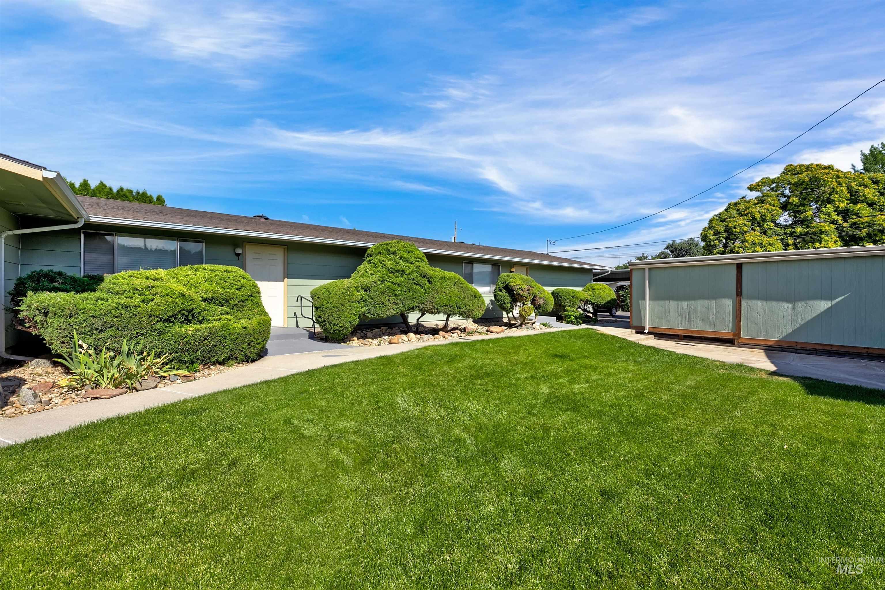 1715 Willow St Property Photo 2