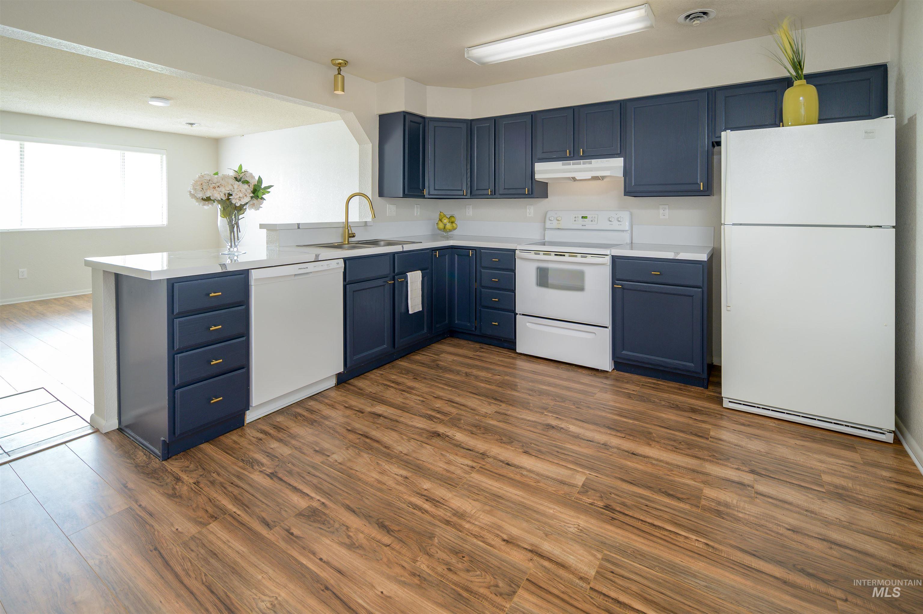 1715 Willow St Property Photo 3