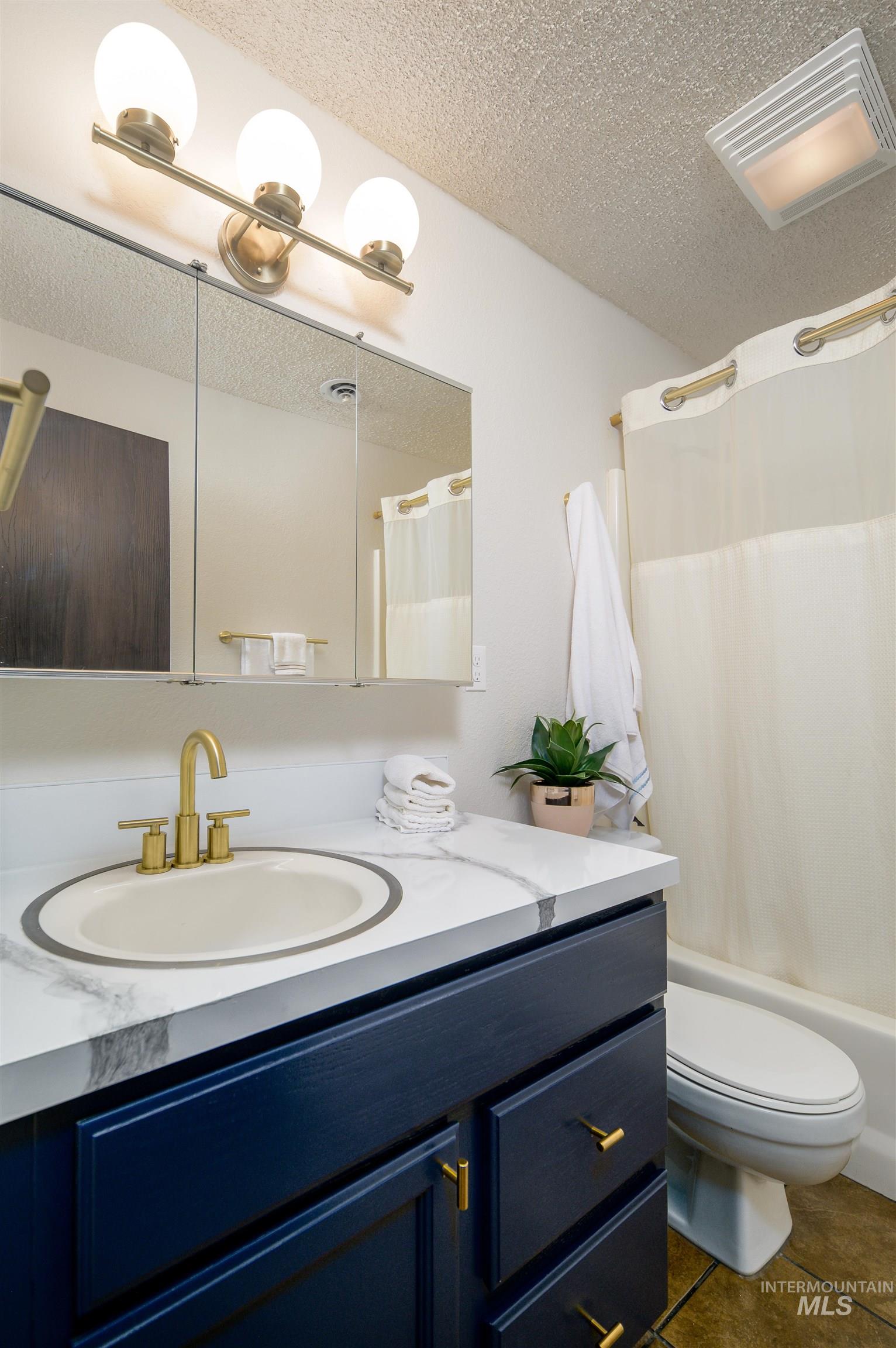 1715 Willow St Property Photo 4