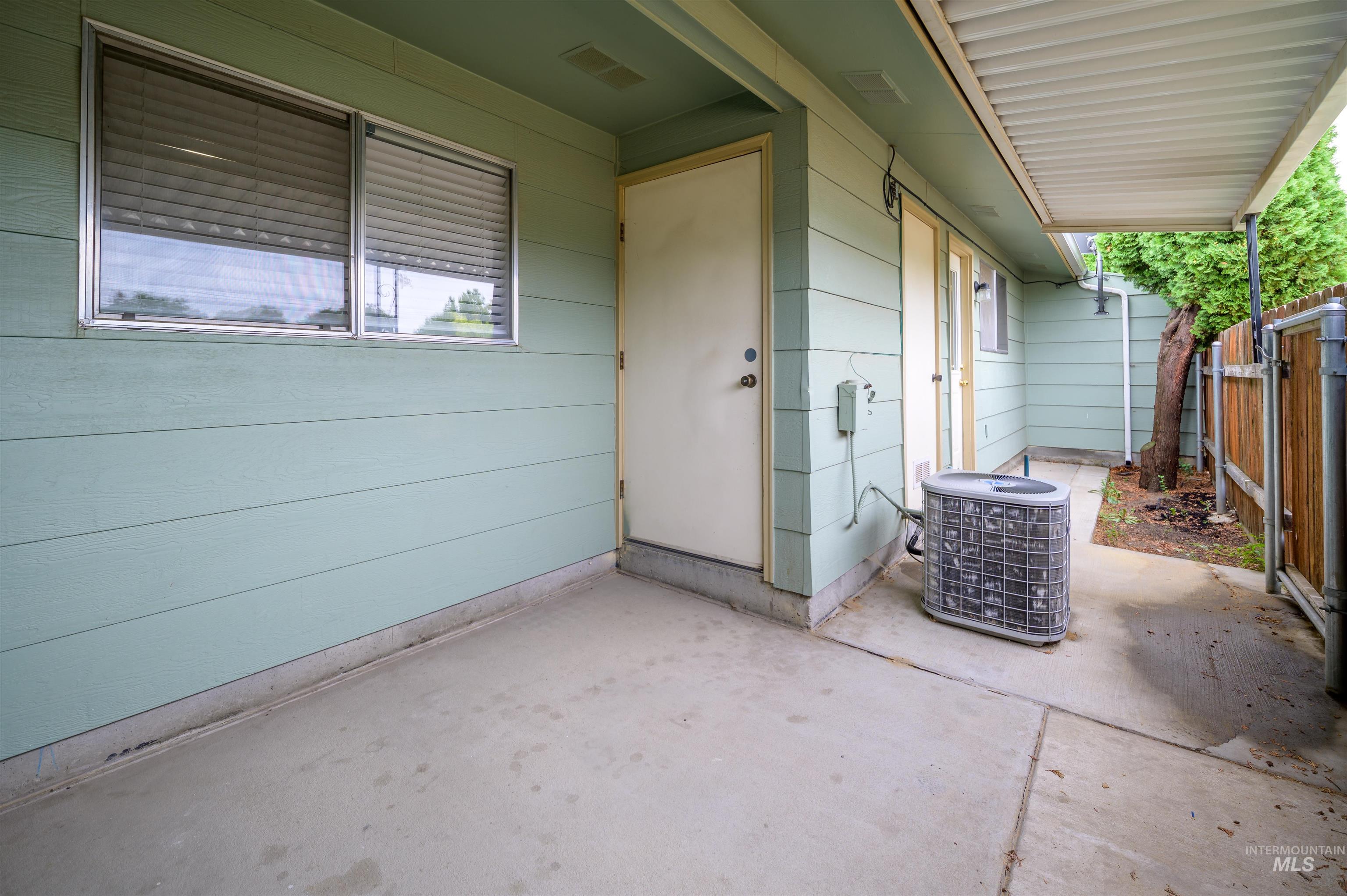 1715 Willow St Property Photo 9