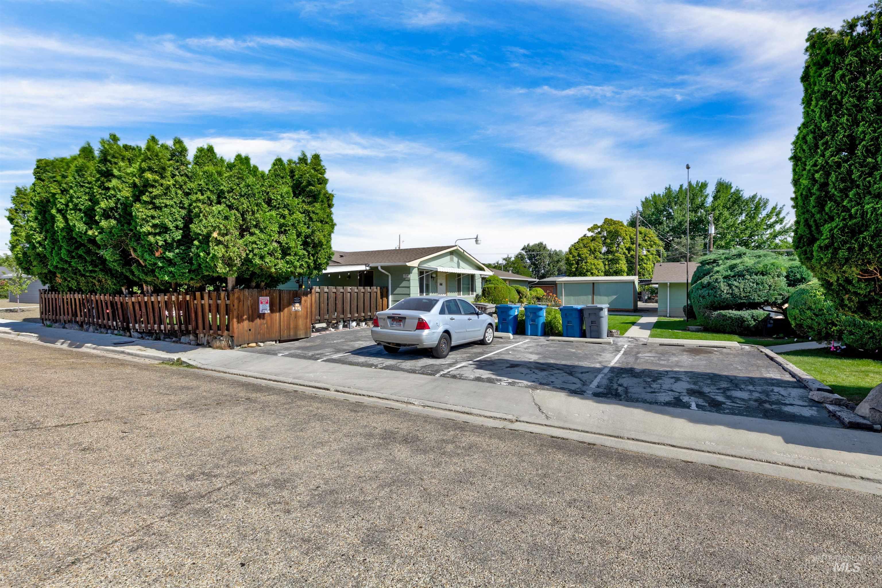 1715 Willow St Property Photo 32