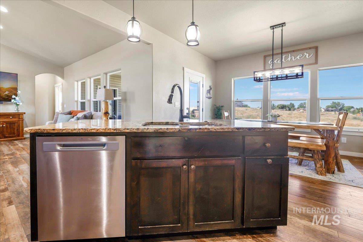 628 Pioneer Mountain Loop Property Photo 7