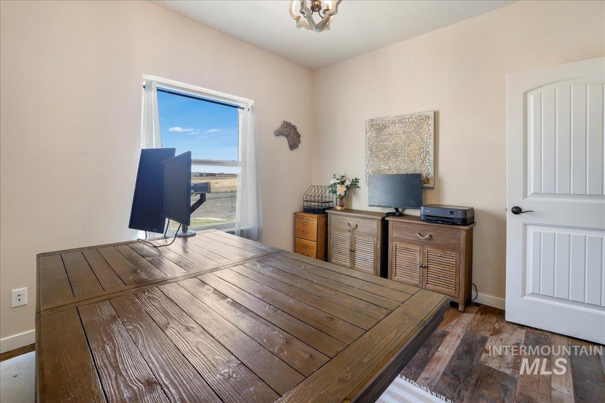 628 Pioneer Mountain Loop Property Photo 36