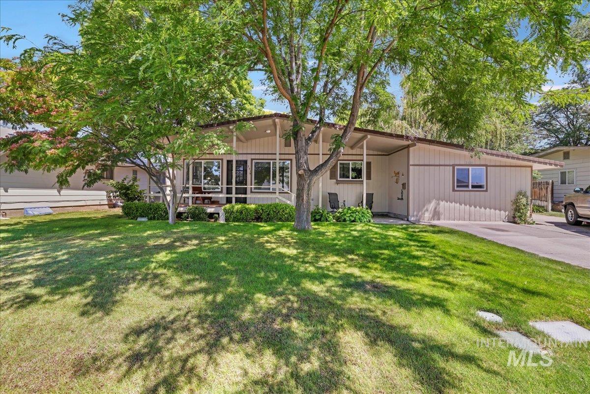 2019 Sunrise Cir Property Photo 1