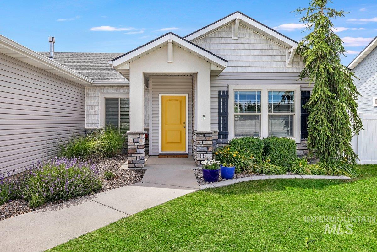 930 Ballard Way Property Photo 1