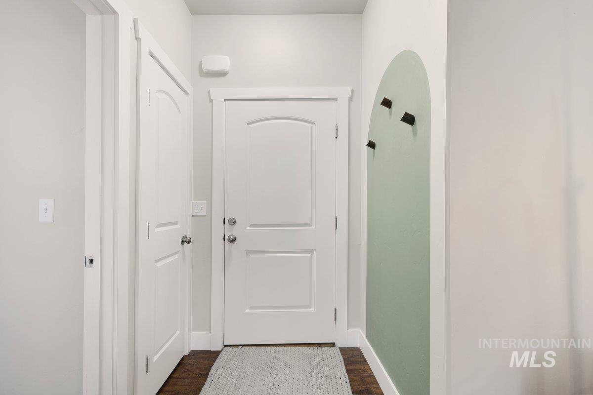 930 Ballard Way Property Photo 3