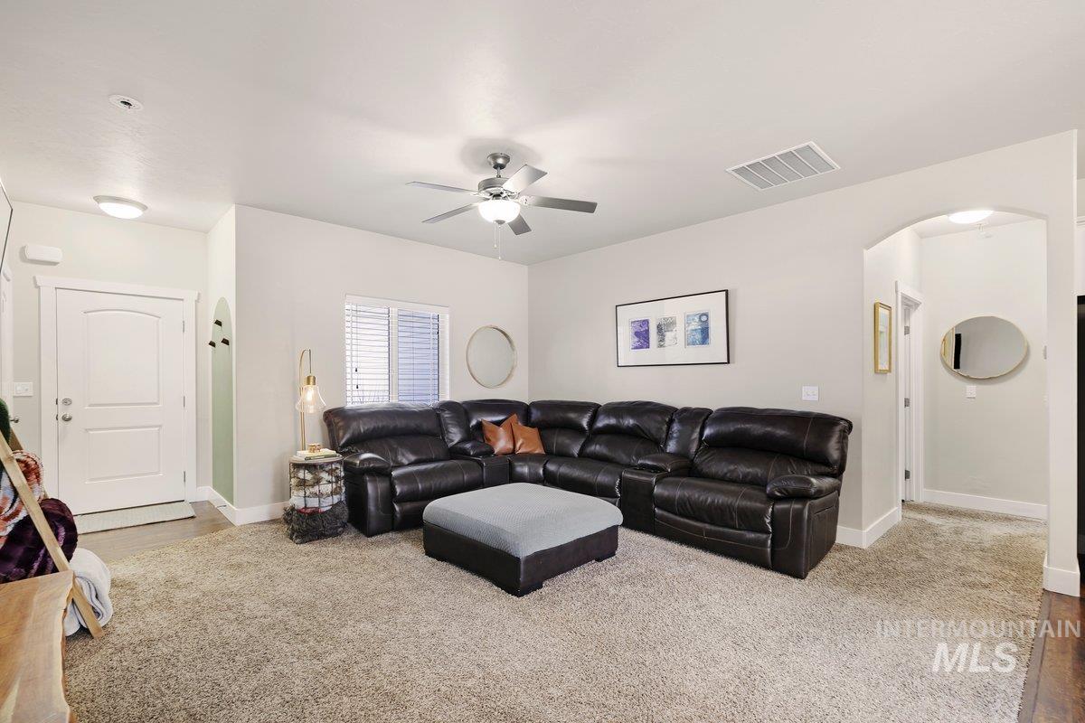 930 Ballard Way Property Photo 4