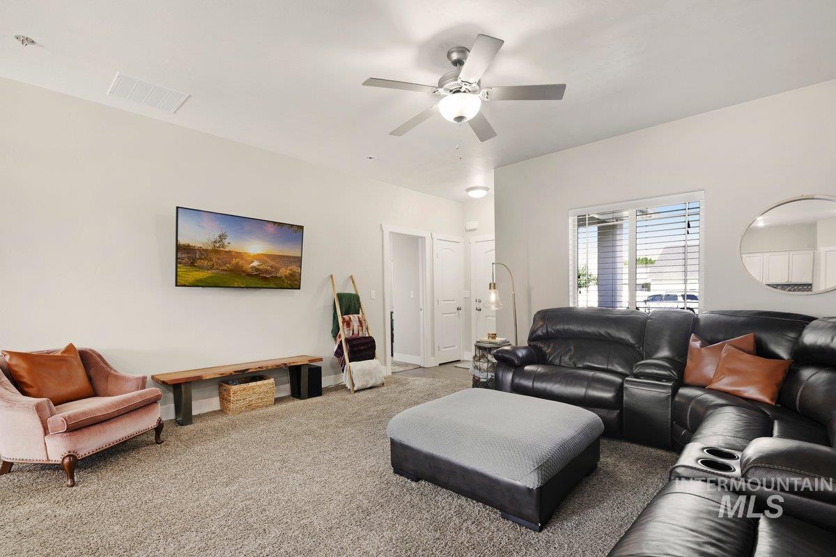 930 Ballard Way Property Photo 5