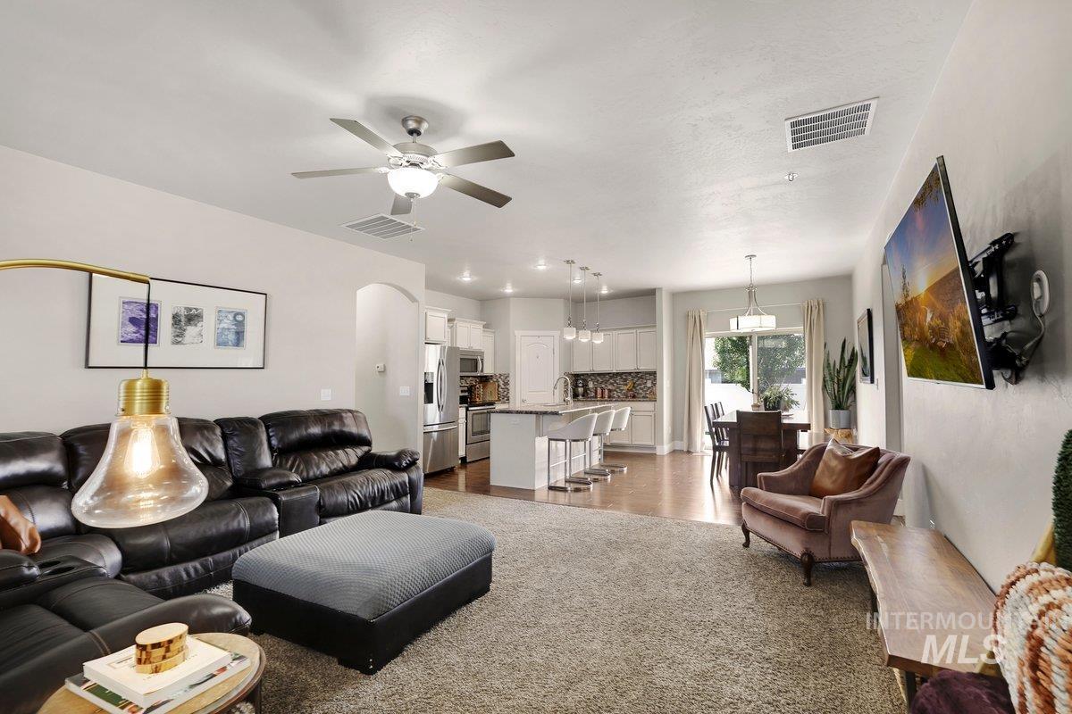 930 Ballard Way Property Photo 6