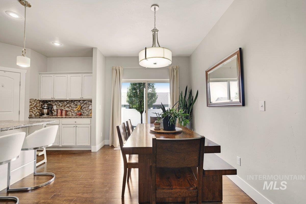 930 Ballard Way Property Photo 7