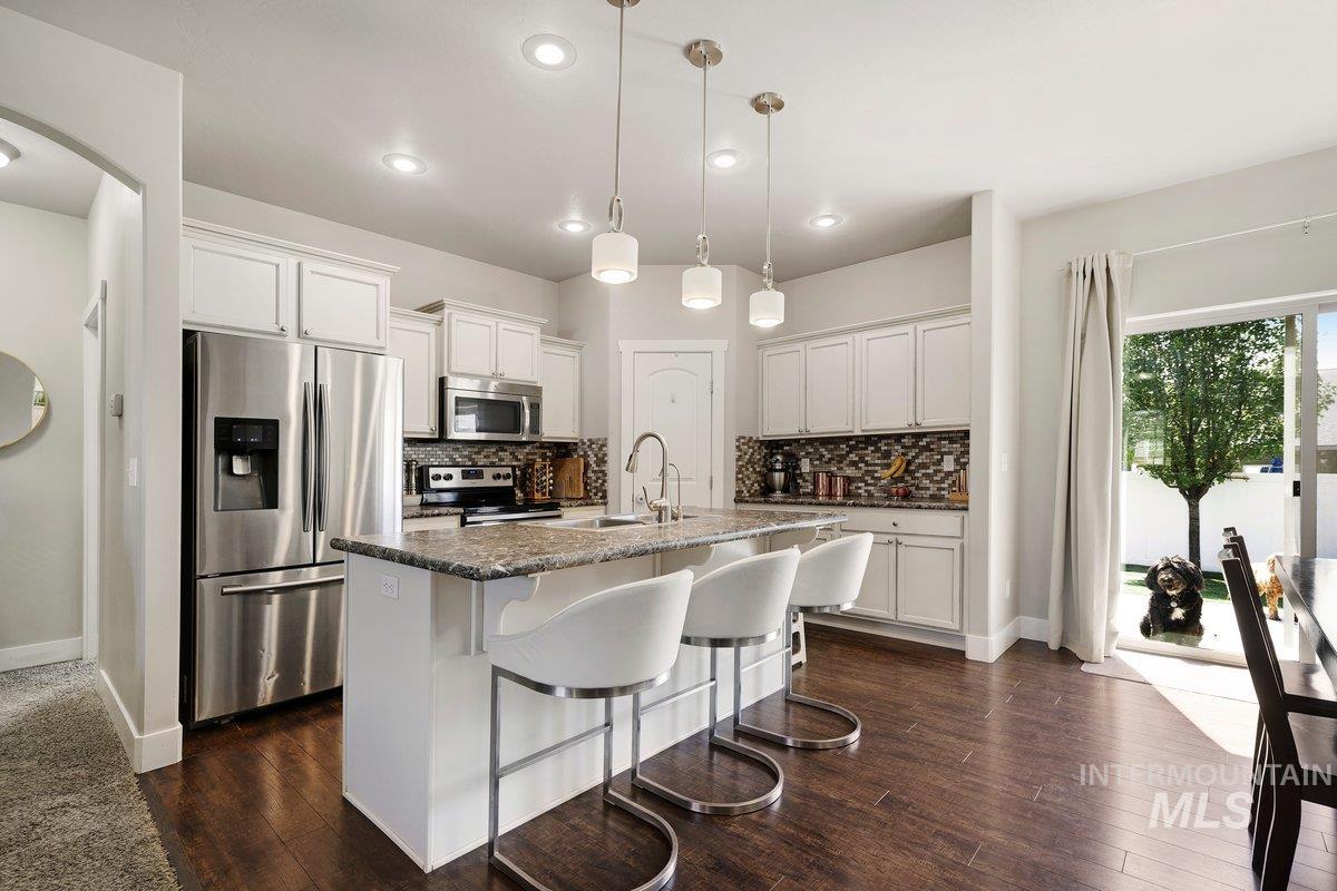 930 Ballard Way Property Photo 8