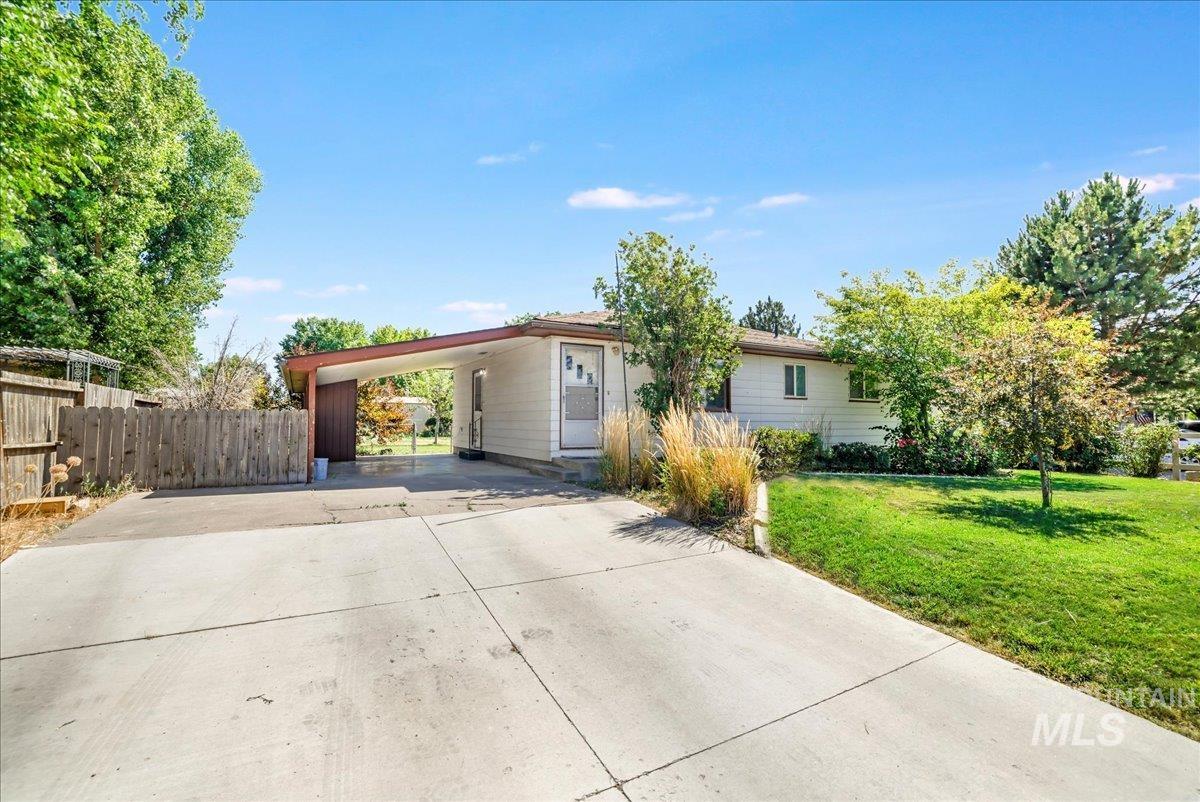 329 W Center Street Property Photo