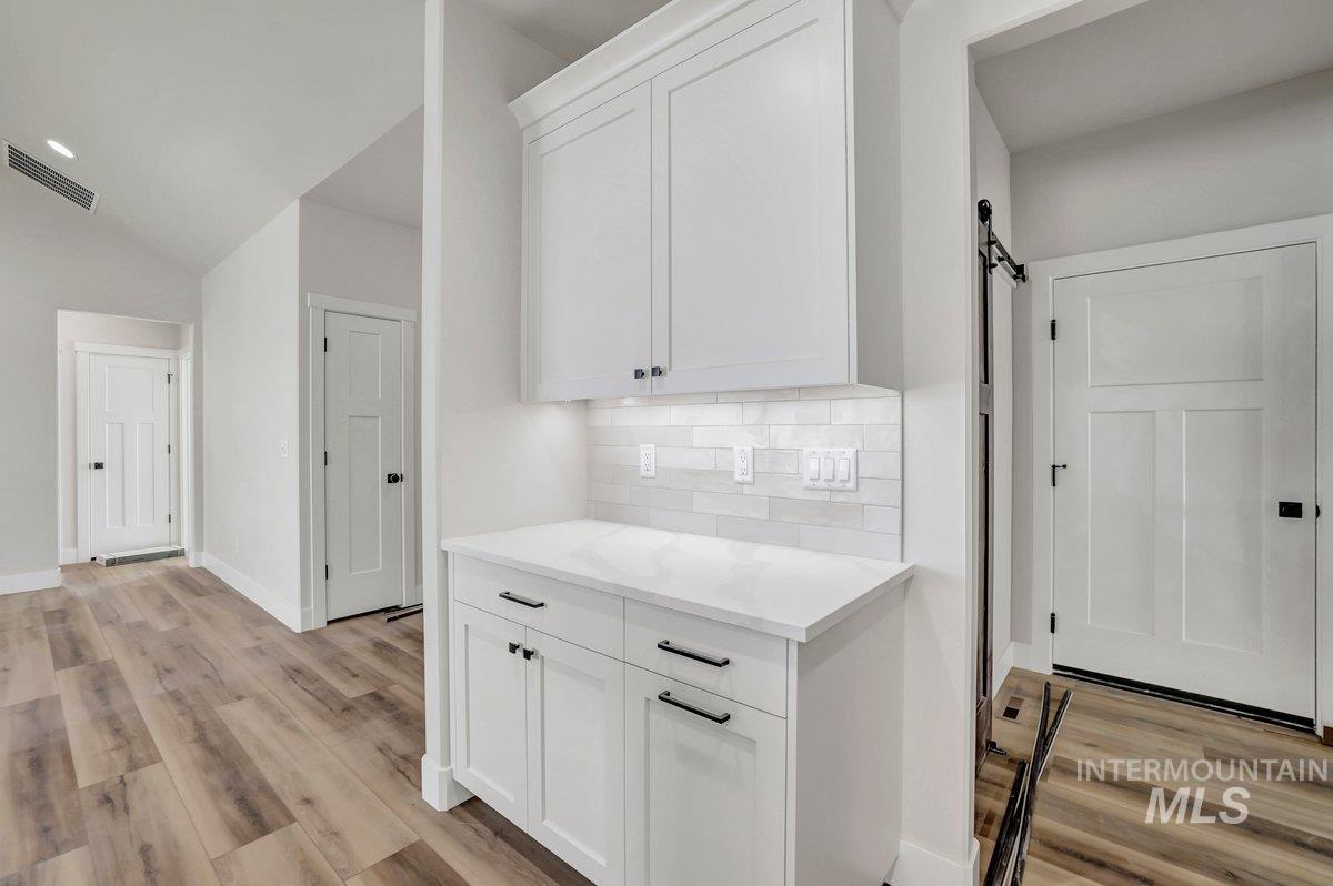 951 Gregory Way Property Photo 8