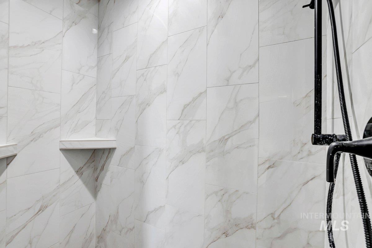 951 Gregory Way Property Photo 17