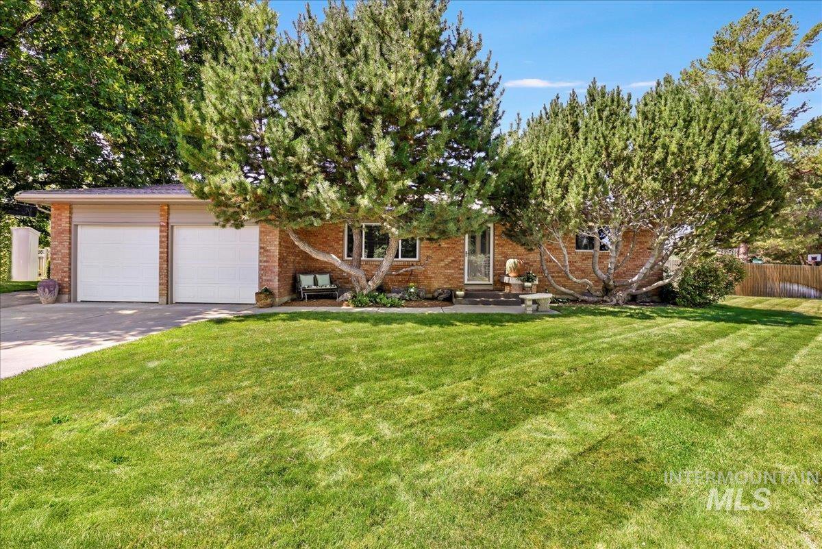 975 Desert View Drive Property Photo 1