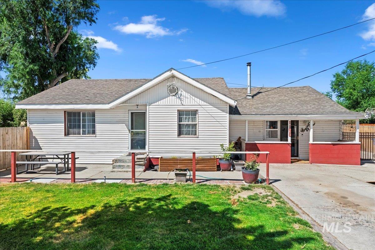 1150 S Park Street Property Photo 1