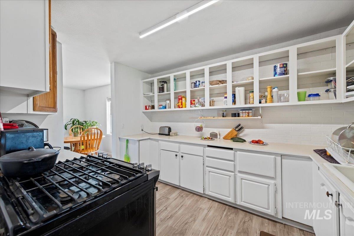 1150 S Park Street Property Photo 5