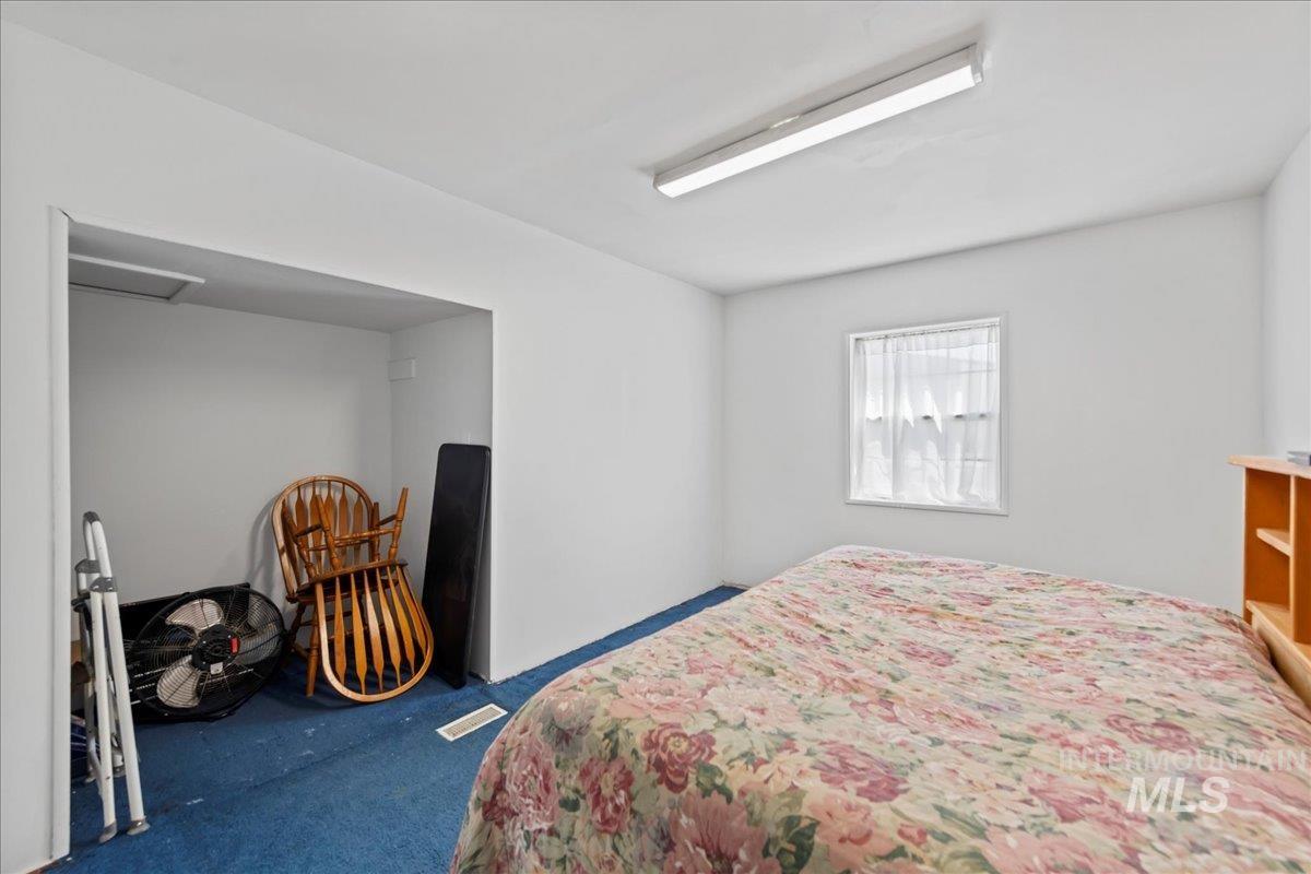 1150 S Park Street Property Photo 8