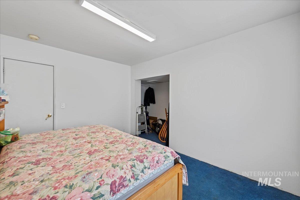 1150 S Park Street Property Photo 9