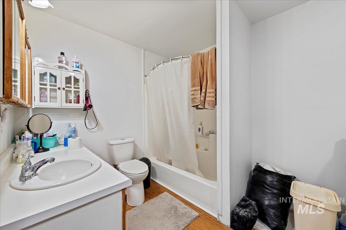 1150 S Park Street Property Photo 10