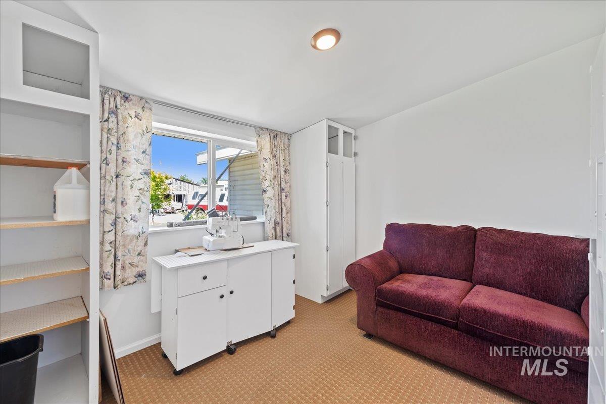 1150 S Park Street Property Photo 11